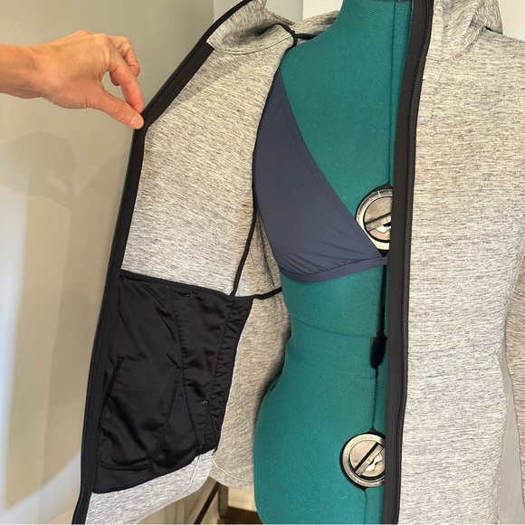 Lululemon • Going Places Hooded Jacket
Heathered Space Dyed Medium Grey size 2 - Picture 13 of 16